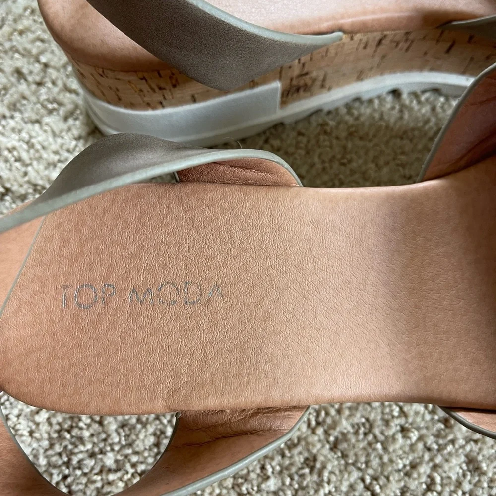 Women's Tan Platform Sandals - Picture 5 of 8